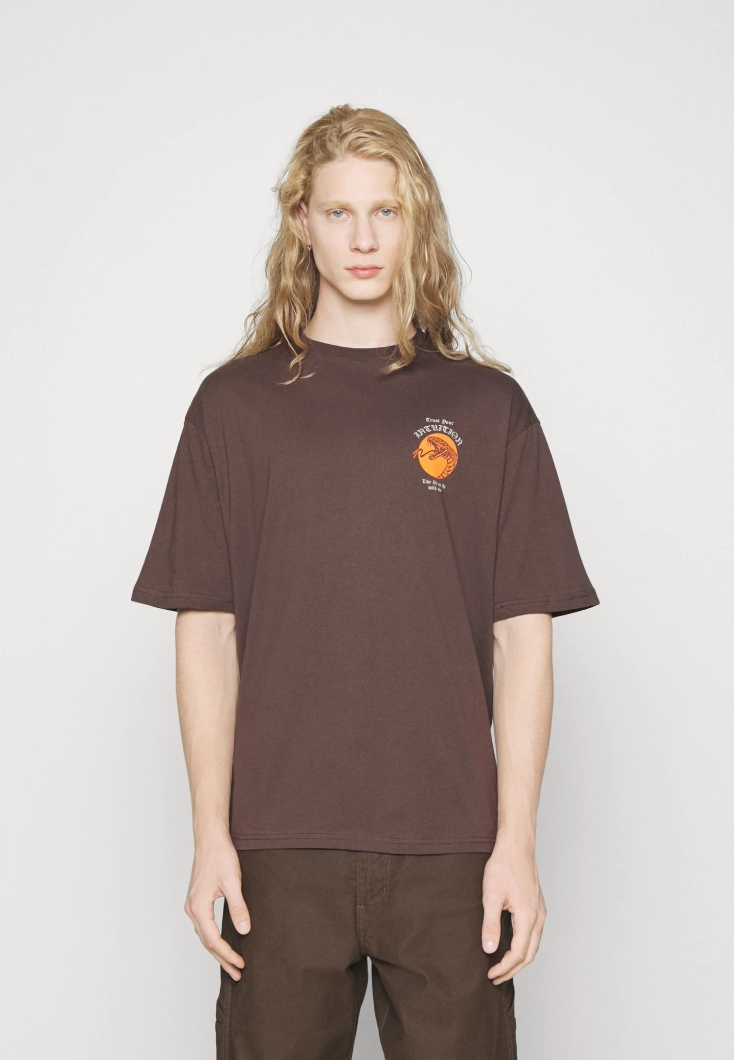 YOURTURN Unisex - Print T-Shirt - Brown 5 YOURTURN Unisex - Print T-Shirt - Brown - Image 3