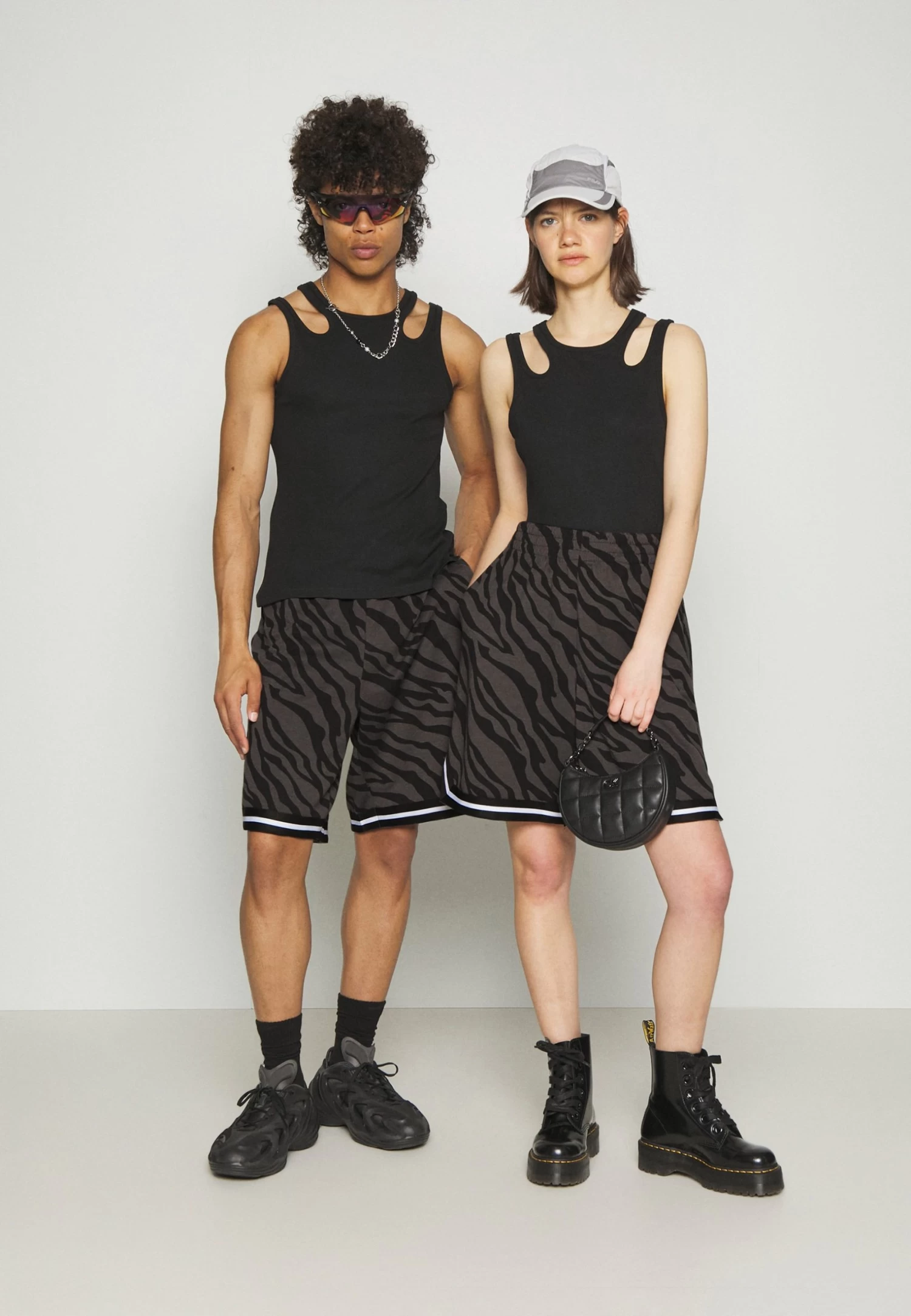 YOURTURN Unisex - Shorts - Dark Grey 3 YOURTURN Unisex - Shorts - Dark Grey - Image 2