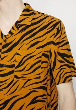 YOURTURN Genderless Resort- Shirt - Black -Yourturn Online Shop 5dde879b65a447d297925fb578b18a6a