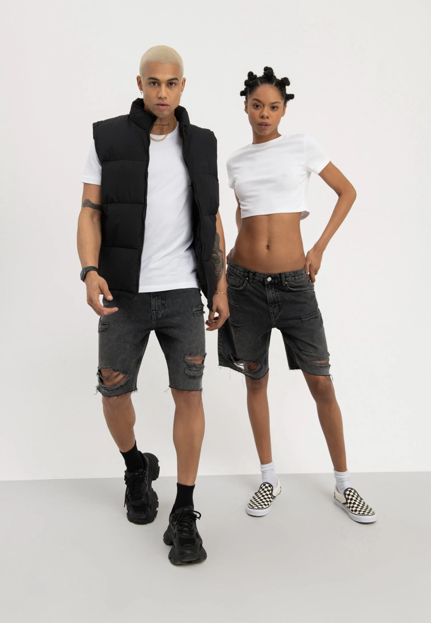 YOURTURN Unisex - Denim Shorts - Black 3 YOURTURN Unisex - Denim Shorts - Black - Image 2