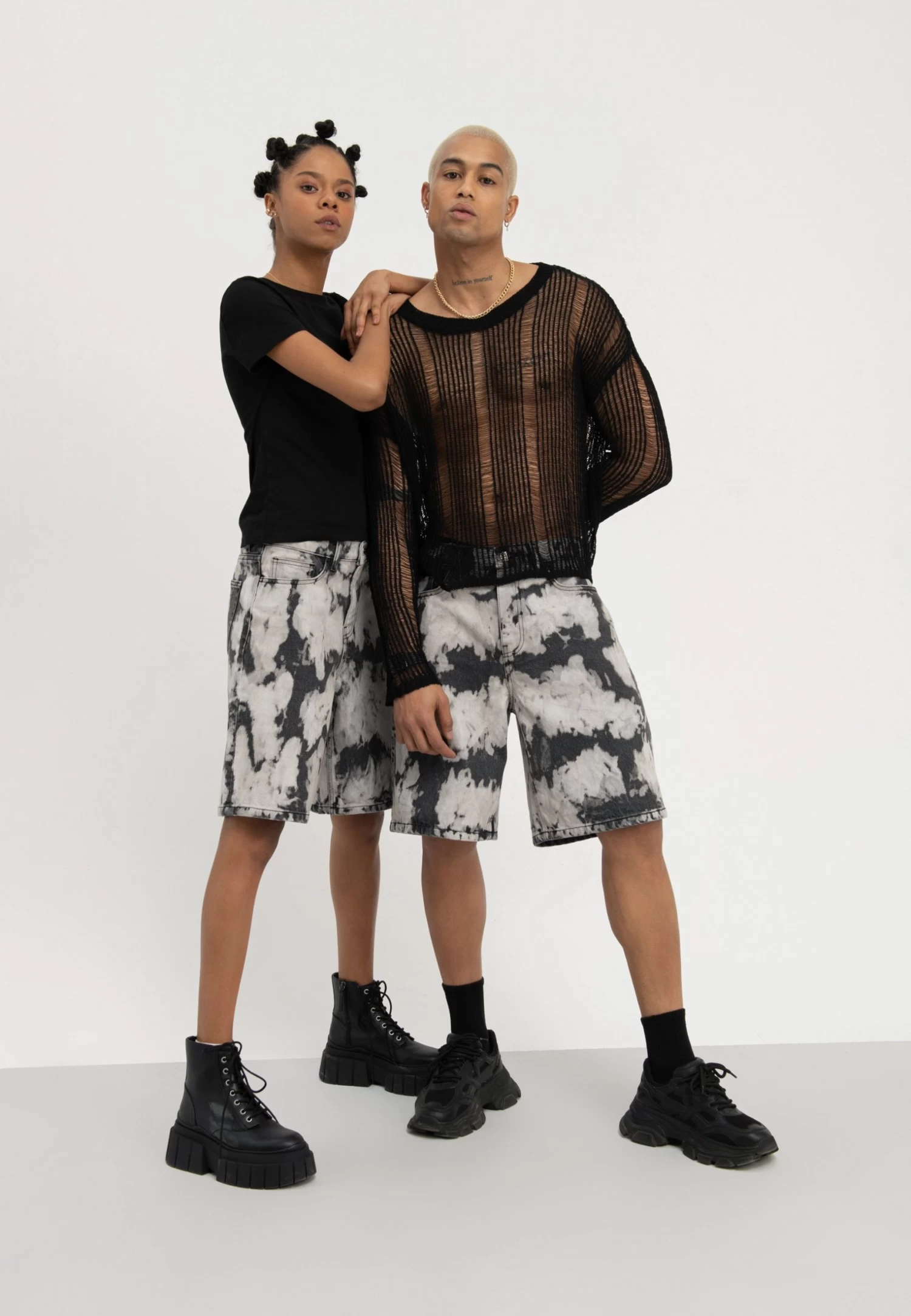 YOURTURN Unisex - Denim Shorts - Black Denim 4 YOURTURN Unisex - Denim Shorts - Black Denim - Image 2