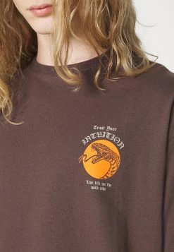 YOURTURN Unisex - Print T-Shirt - Brown 13 YOURTURN Unisex - Print T-Shirt - Brown -Yourturn Online Shop 60e0146b35394c18be3e1b26784f7161