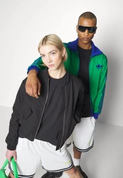 YOURTURN 3Pack Unisex - Basic T-Shirt - White/Mint/Black 15 YOURTURN 3Pack Unisex - Basic T-Shirt - White/Mint/Black -Yourturn Online Shop 653bc11f8bea43f9b6b61d016c1de7b7