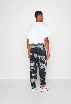 YOURTURN Unisex Moonwash Unisex - Relaxed Fit Jeans - Black -Yourturn Online Shop 6685994947d04f7eaa89ae453bbefd9f