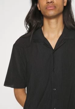 YOURTURN Plisse Shirt Unisex - Shirt - Black 13 YOURTURN Plisse Shirt Unisex - Shirt - Black -Yourturn Online Shop 71675004d1314dcd89b13267f73850ba