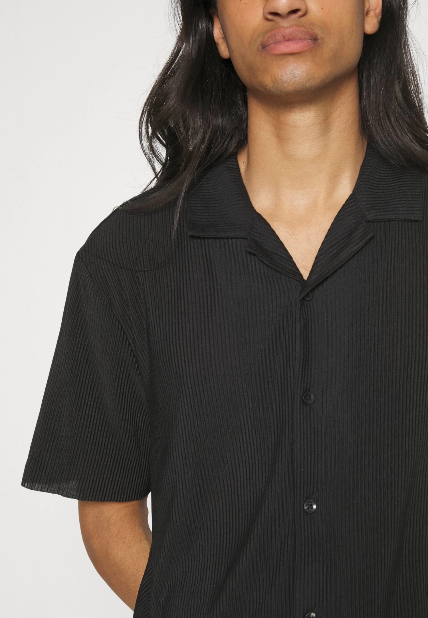 YOURTURN Plisse Shirt Unisex - Shirt - Black 8 YOURTURN Plisse Shirt Unisex - Shirt - Black - Image 6