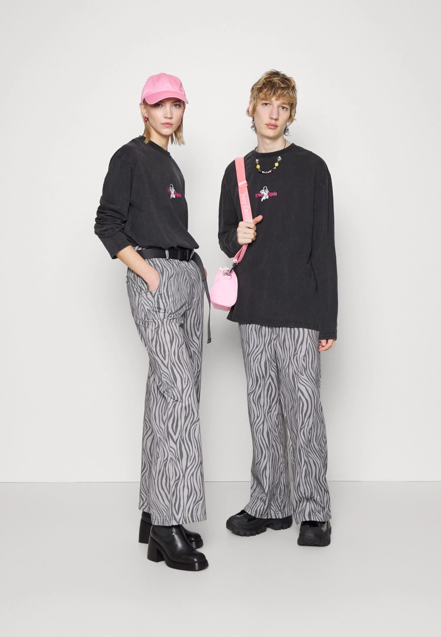 YOURTURN Sweatshirt - Black 4 YOURTURN Sweatshirt - Black - Image 2