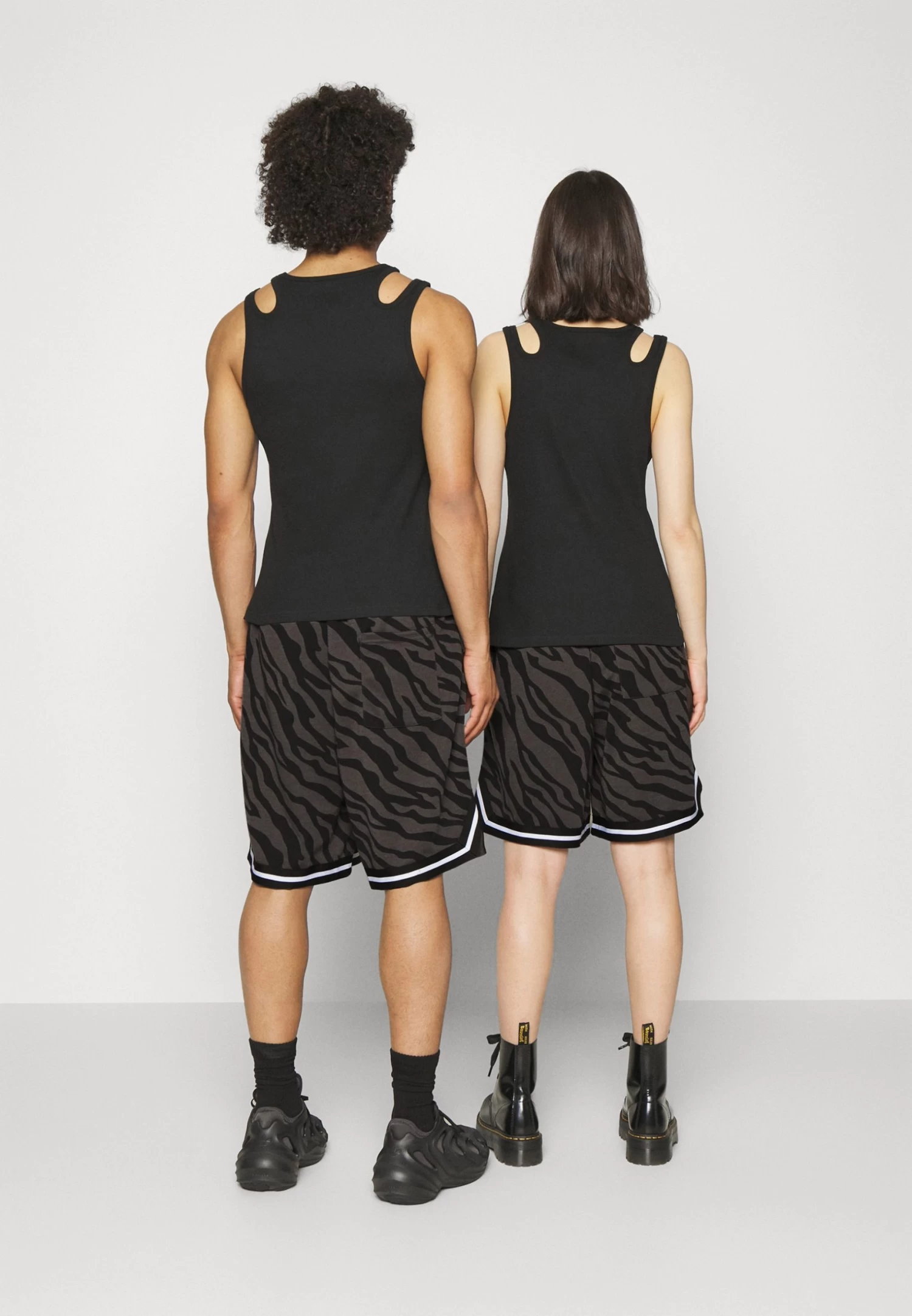 YOURTURN Unisex - Shorts - Dark Grey 4 YOURTURN Unisex - Shorts - Dark Grey - Image 3