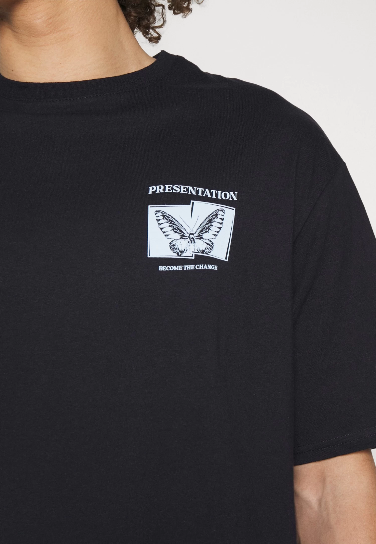 YOURTURN Print T-Shirt - Black 7 YOURTURN Print T-Shirt - Black - Image 5