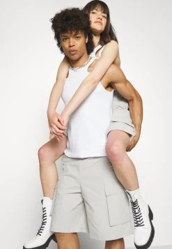 YOURTURN Unisex - Shorts - Light Grey 12 YOURTURN Unisex - Shorts - Light Grey -Yourturn Online Shop 85d9b741d2b249b68f2e49464d4e5111