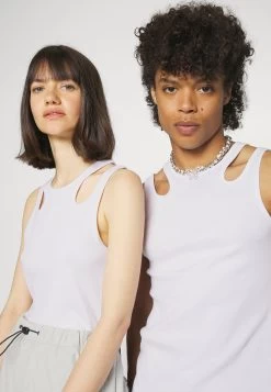 YOURTURN Unisex - Top - White 11 YOURTURN Unisex - Top - White -Yourturn Online Shop 8ff9e4be9ad0402da2b149f952dd547f