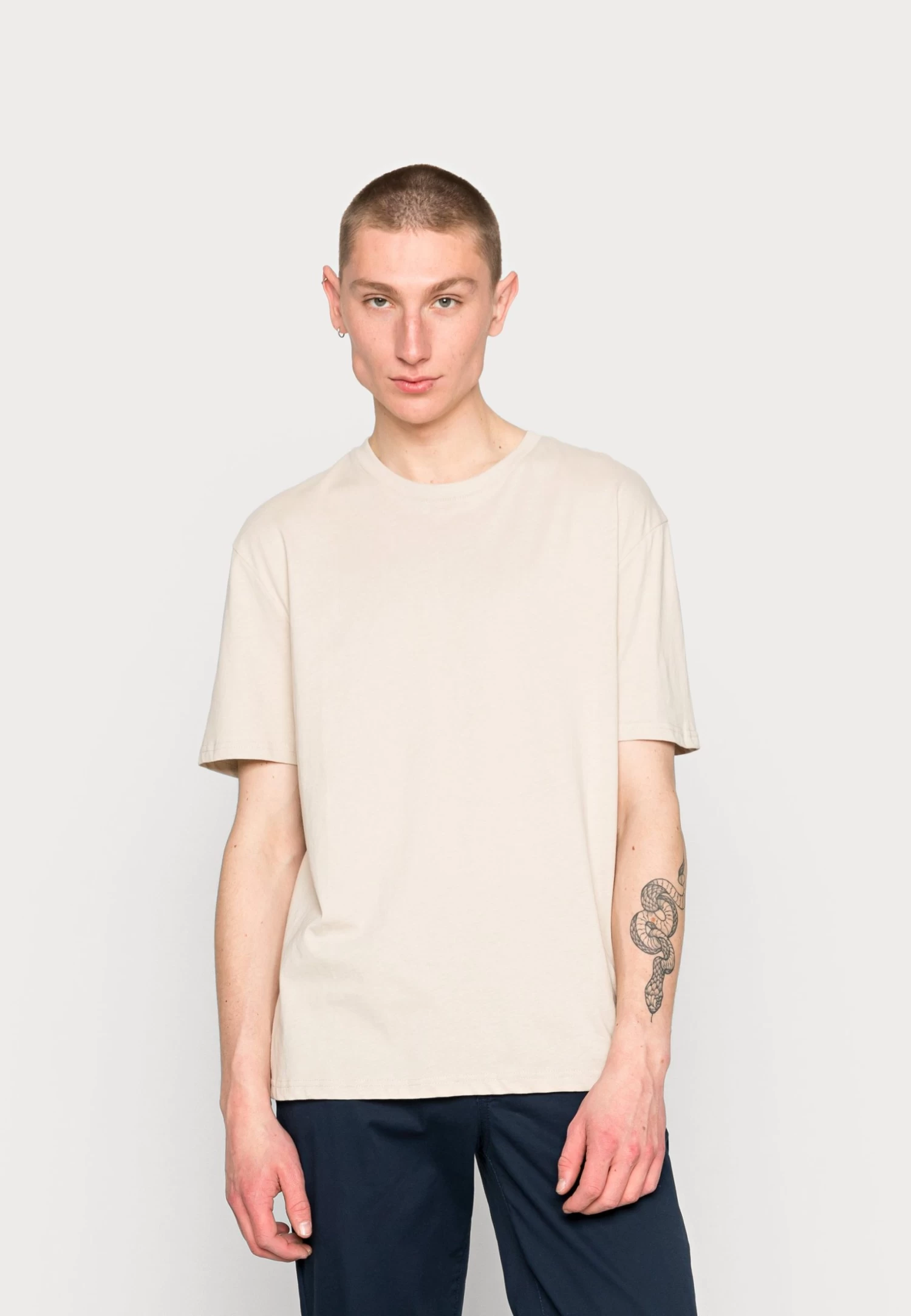 YOURTURN Unisex 5 Pack - Basic T-Shirt - Dark Grey/White/Beige 4 YOURTURN Unisex 5 Pack - Basic T-Shirt - Dark Grey/White/Beige - Image 2