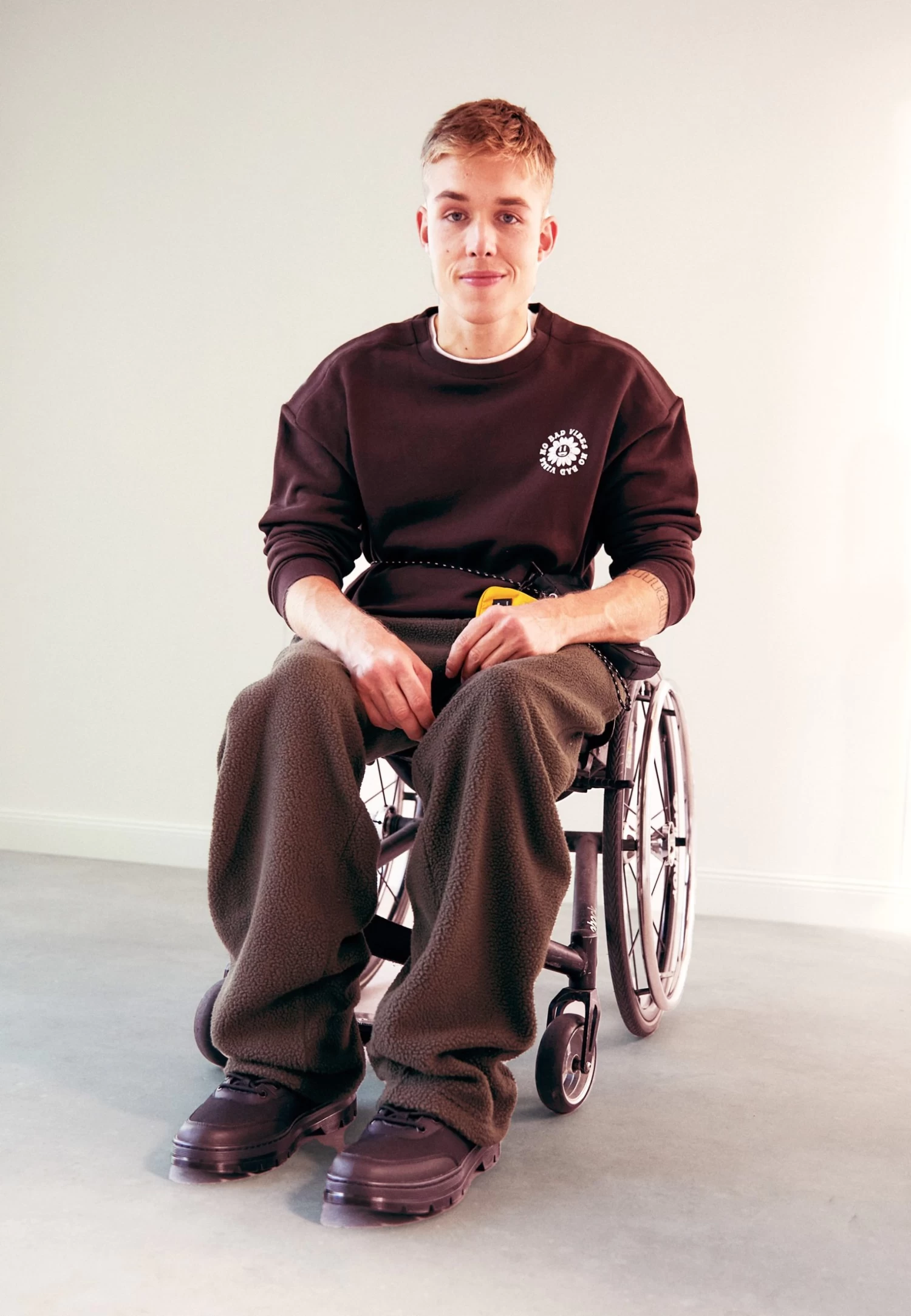 YOURTURN Unisex - Sweatshirt - Dark Brown 4 YOURTURN Unisex - Sweatshirt - Dark Brown - Image 2