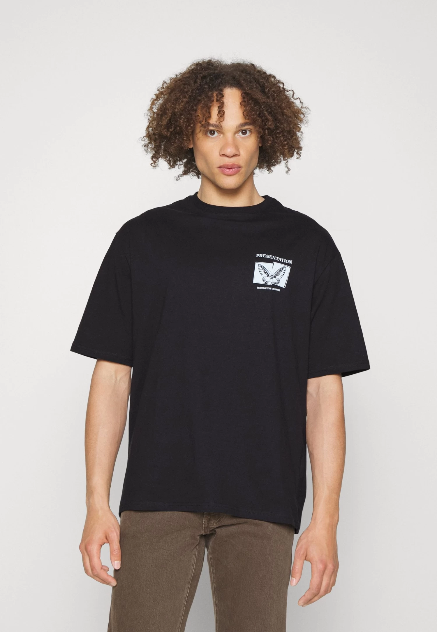 YOURTURN Print T-Shirt - Black 3 YOURTURN Print T-Shirt - Black