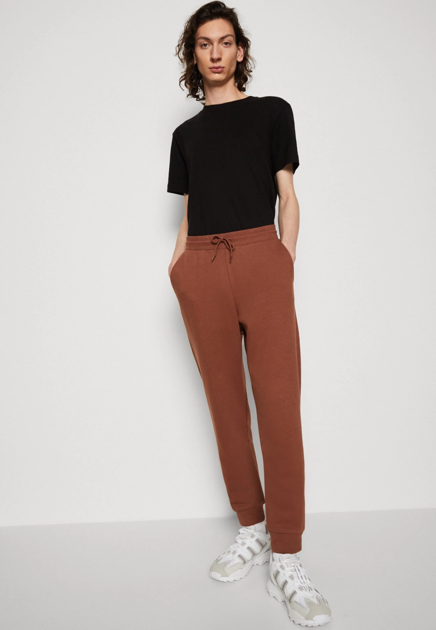 YOURTURN Unisex 2 Pack- Tracksuit Bottoms - Brown/Off-White 6 YOURTURN Unisex 2 Pack- Tracksuit Bottoms - Brown/Off-White - Image 5