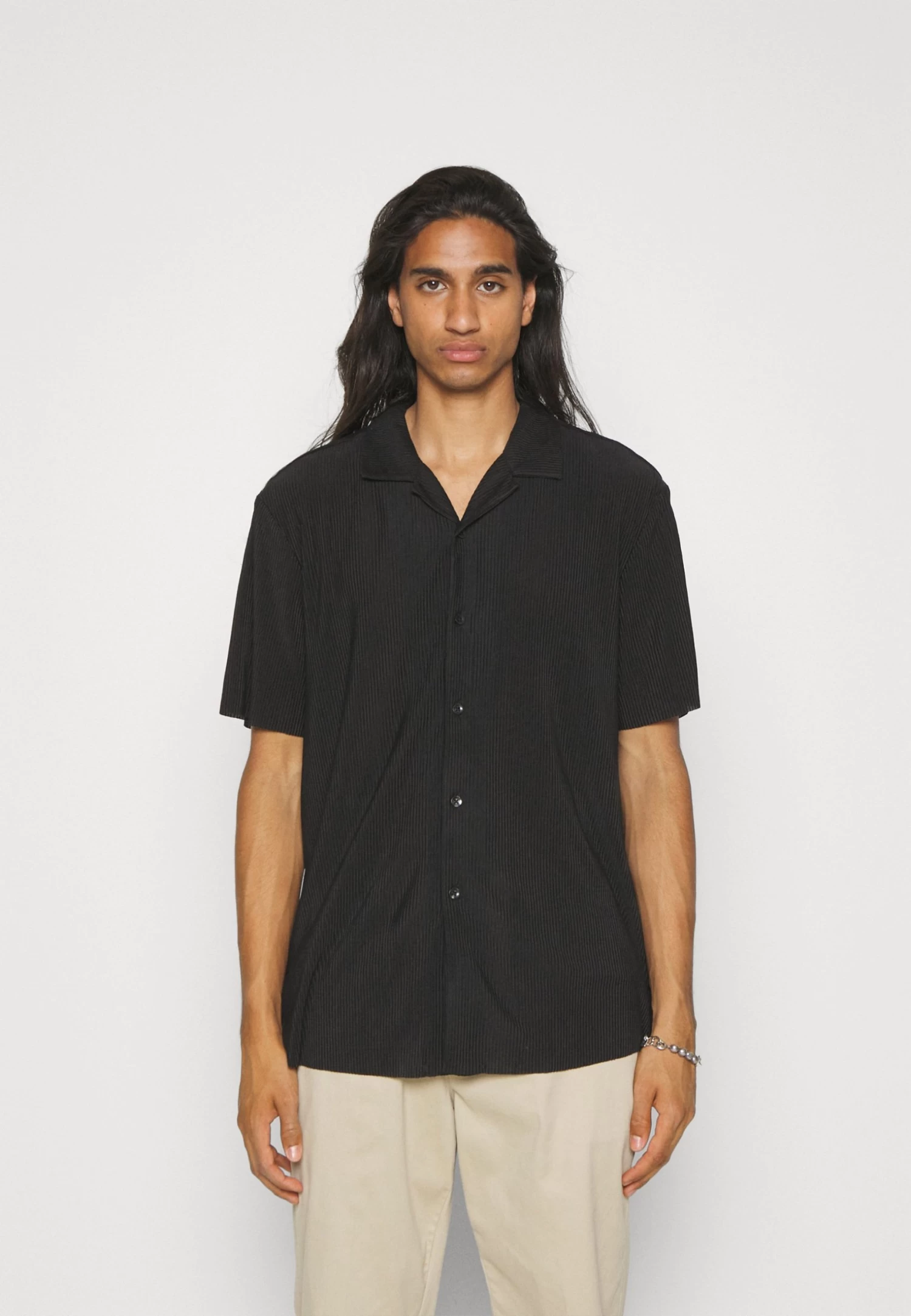 YOURTURN Plisse Shirt Unisex - Shirt - Black 3 YOURTURN Plisse Shirt Unisex - Shirt - Black