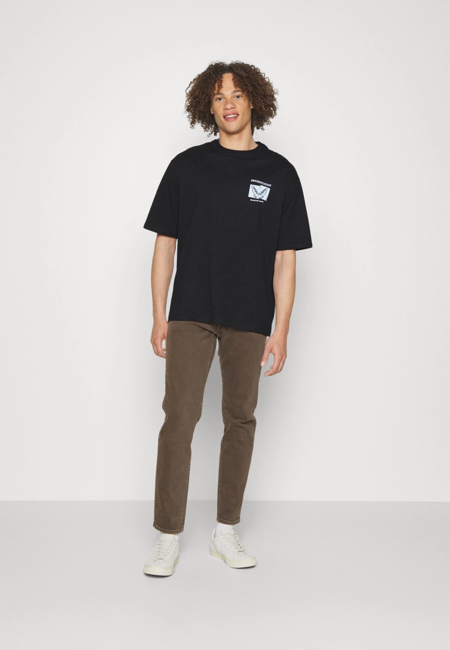 YOURTURN Print T-Shirt - Black 4 YOURTURN Print T-Shirt - Black - Image 2