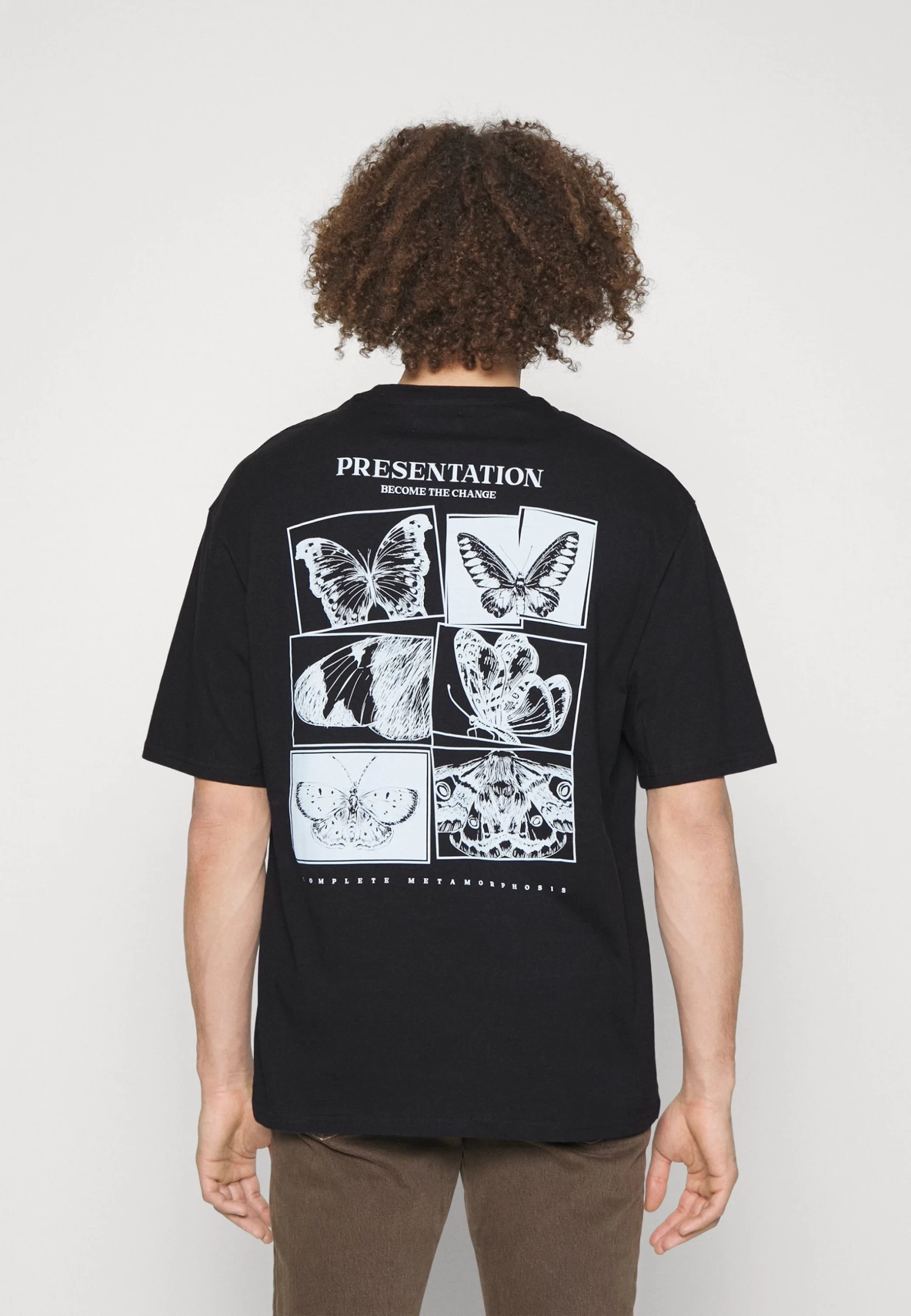 YOURTURN Print T-Shirt - Black 5 YOURTURN Print T-Shirt - Black - Image 3