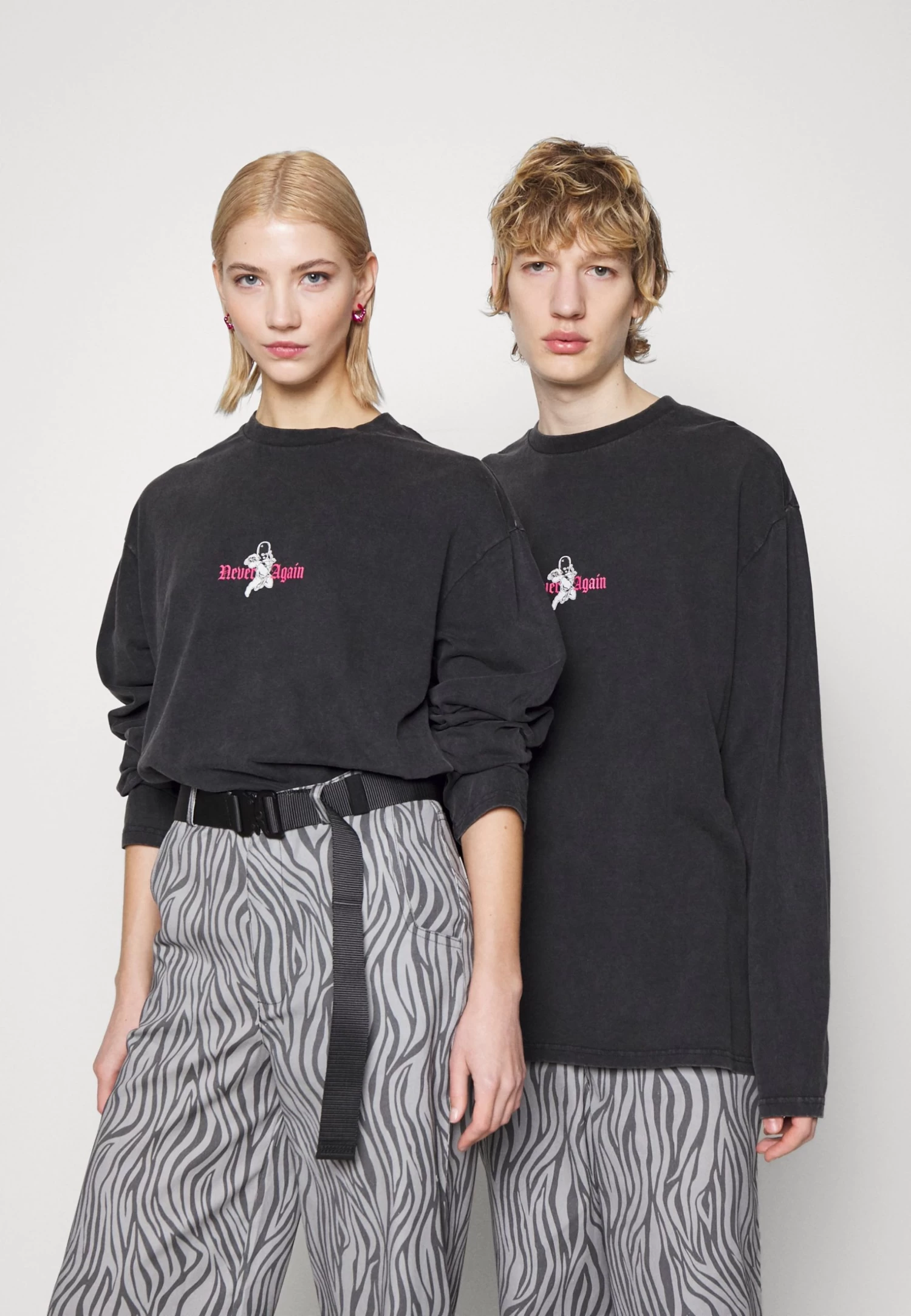 YOURTURN Sweatshirt - Black 3 YOURTURN Sweatshirt - Black