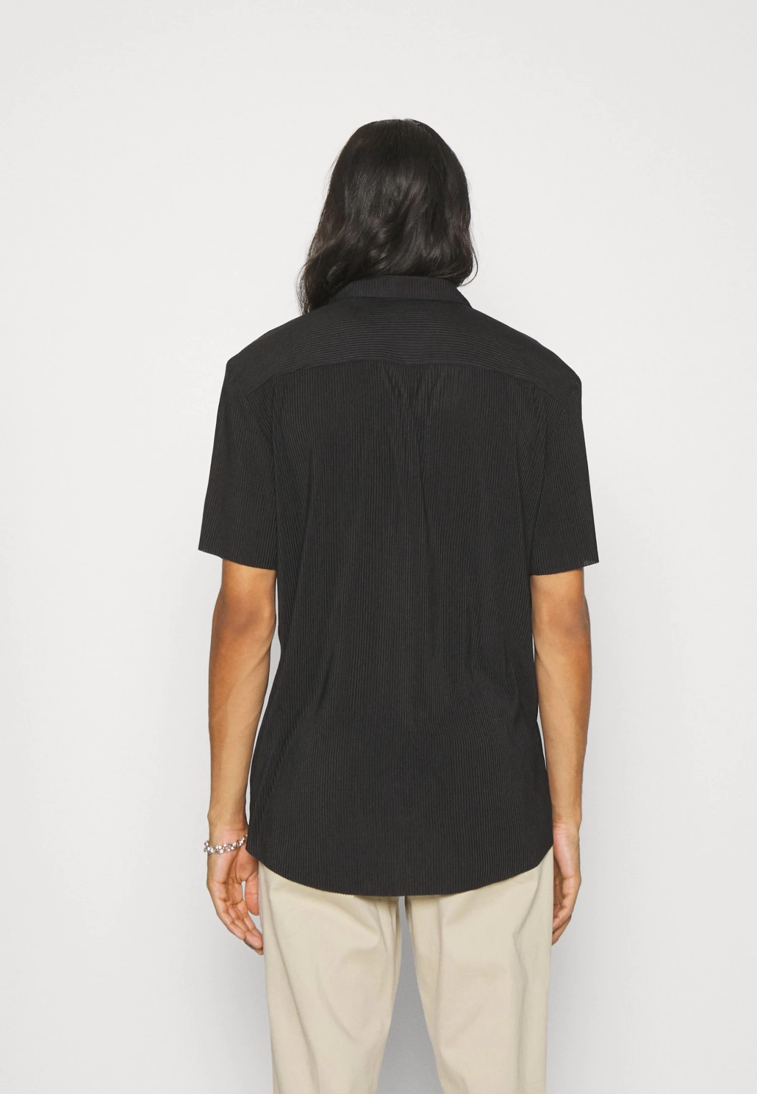 YOURTURN Plisse Shirt Unisex - Shirt - Black 5 YOURTURN Plisse Shirt Unisex - Shirt - Black - Image 3