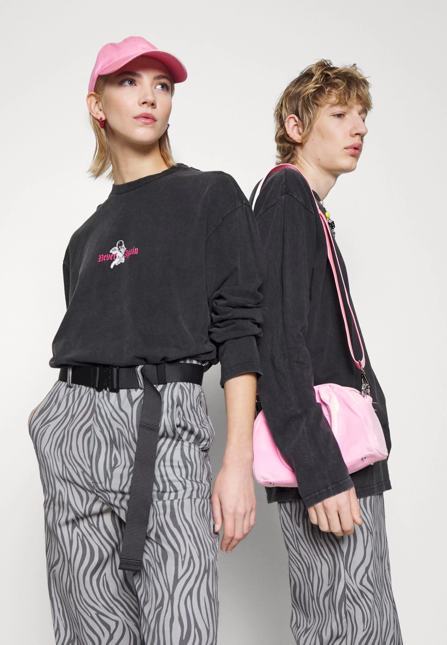 YOURTURN Sweatshirt - Black 6 YOURTURN Sweatshirt - Black - Image 4